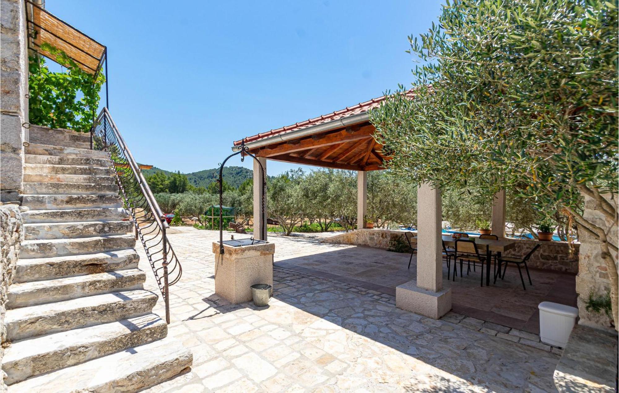 2 Bedroom Lovely Home In Blato Blato  Екстериор снимка